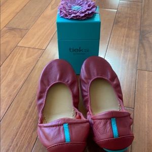 Brand new Cardinal Red Tieks